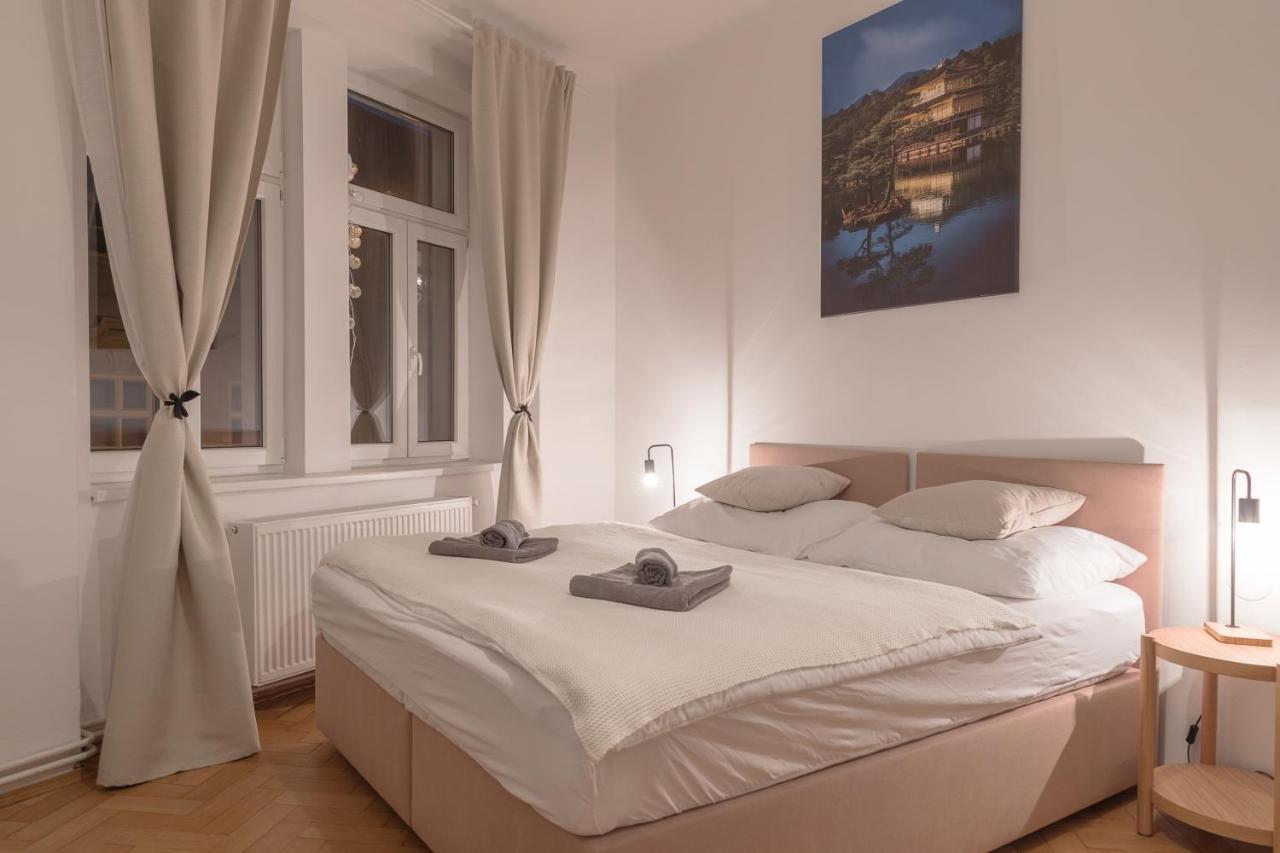 Skolska Junior Apartment Прага Екстериор снимка