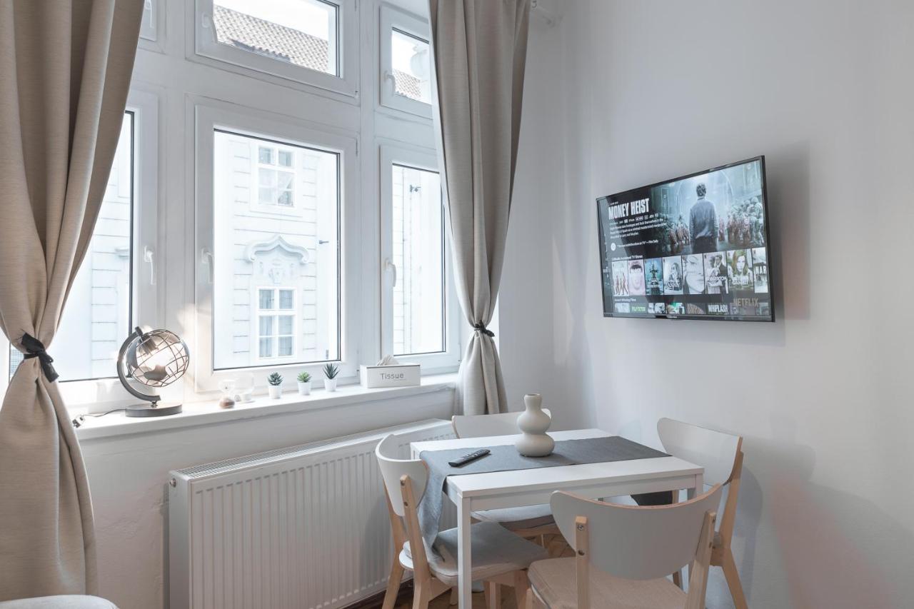 Skolska Junior Apartment Прага Екстериор снимка