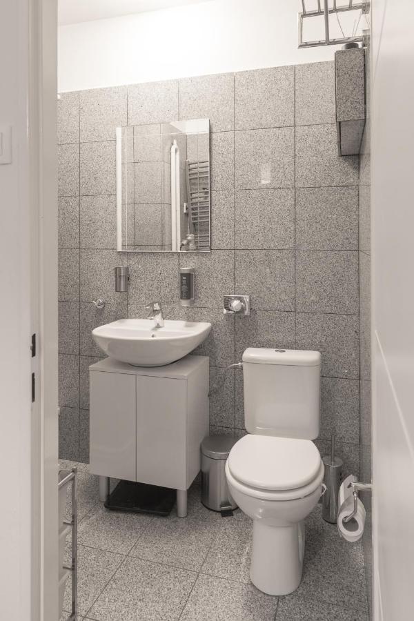 Skolska Junior Apartment Прага Екстериор снимка
