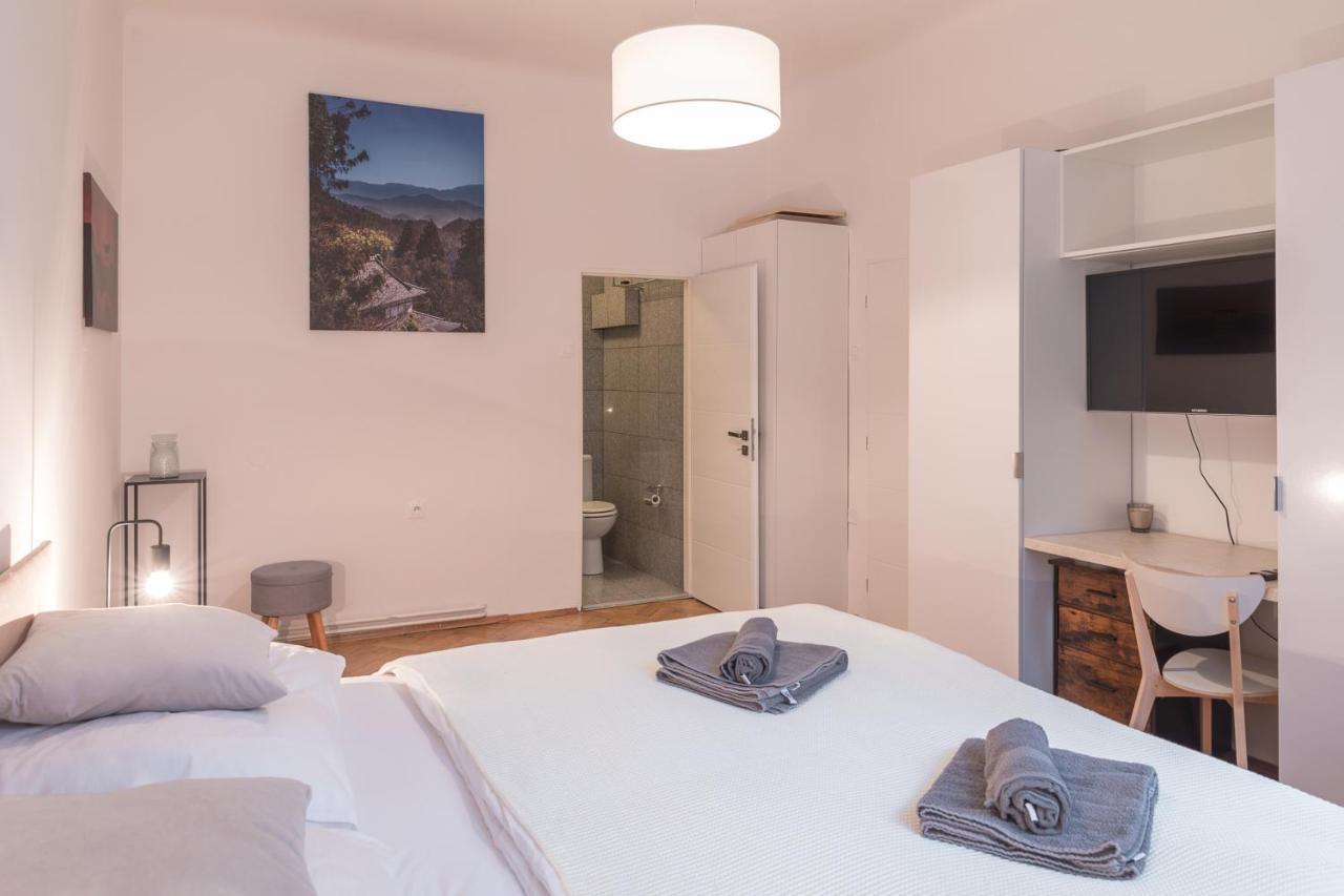 Skolska Junior Apartment Прага Екстериор снимка