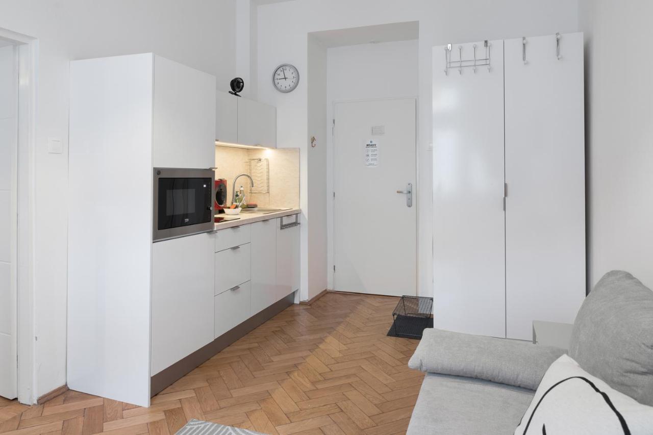 Skolska Junior Apartment Прага Екстериор снимка