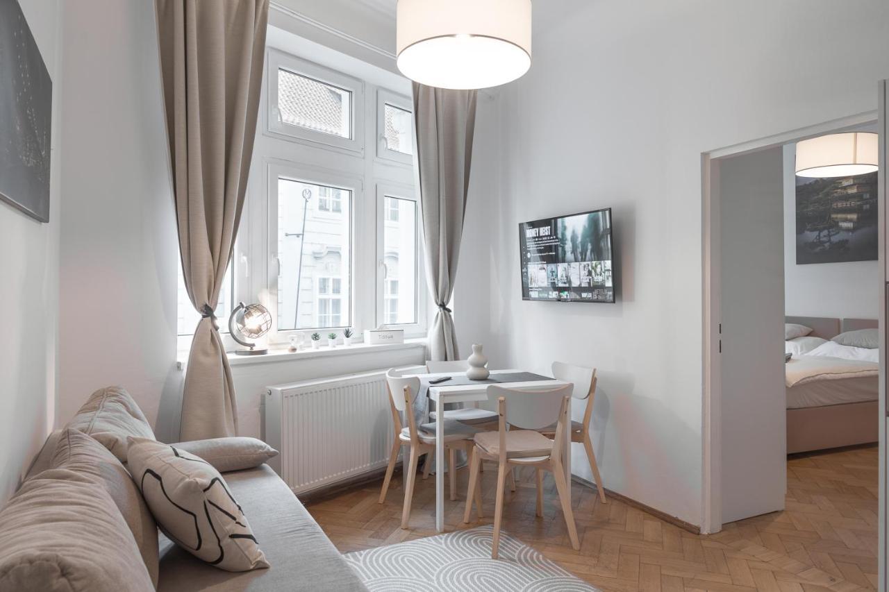 Skolska Junior Apartment Прага Екстериор снимка